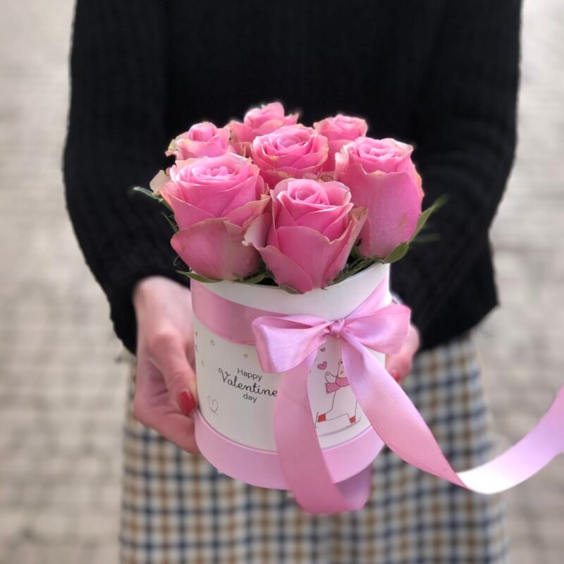 Małe pudełko z różowymi różami Edycja Walentynkowa