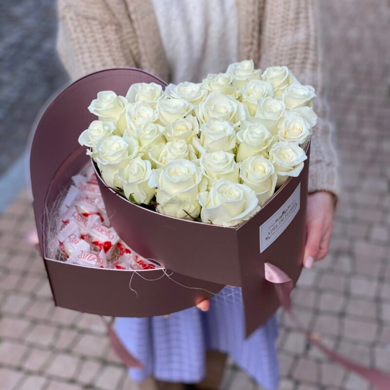 Otwierane pudełko w kształcie serduszka z raffaello