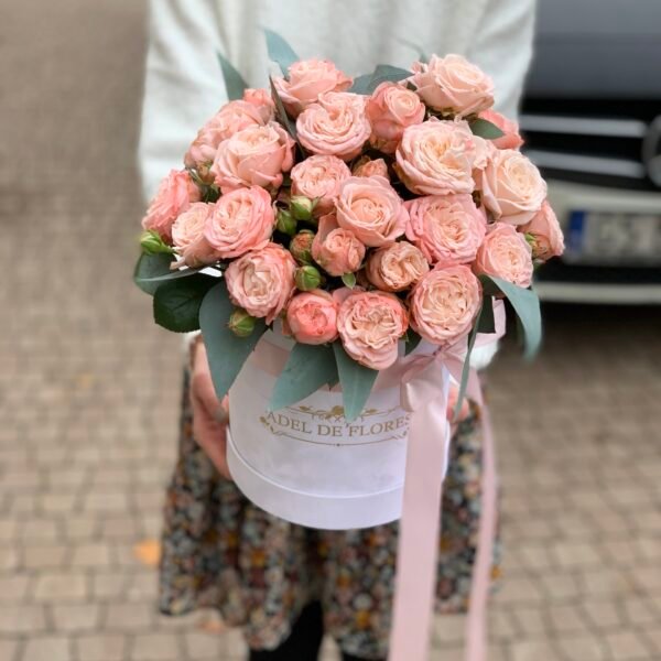 Średnie welurowe pudełko z gałązkowymi różyczkami