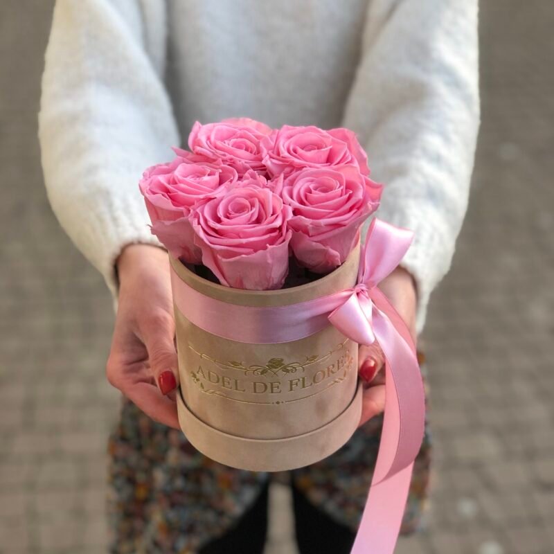 Welurowe pudełko z wiecznymi rózami