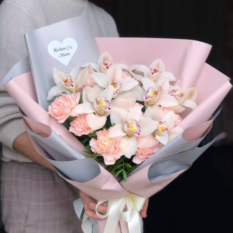 Bukiet ze storczykiem i goździkami