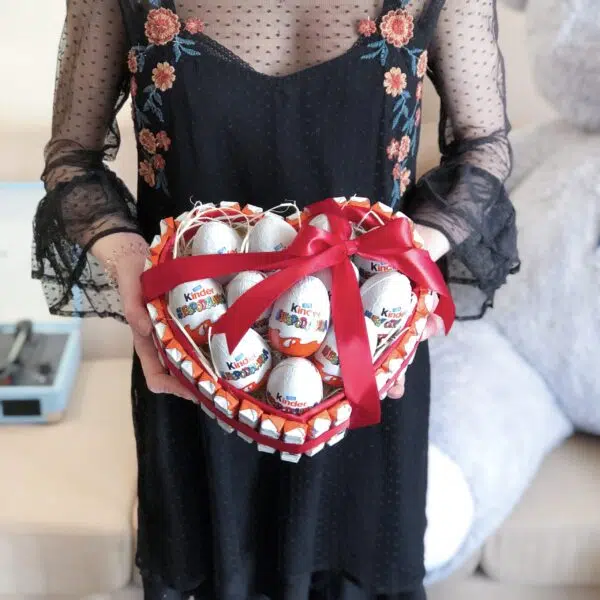 Box w kształcie serduszka z kinderami