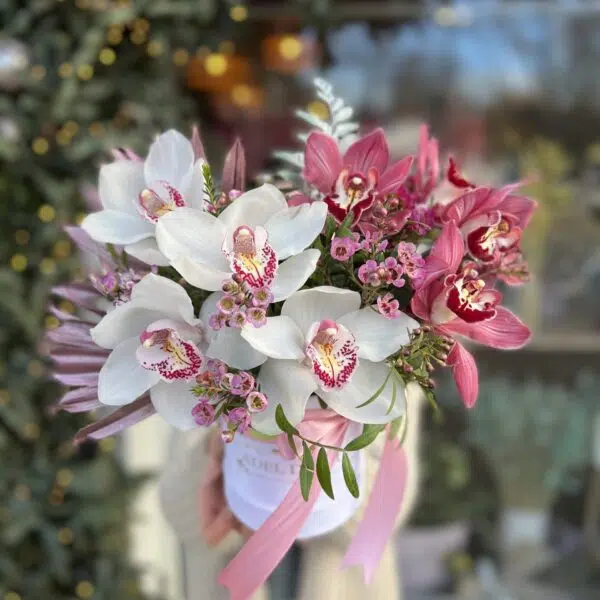 Małe pudełko z storczykami