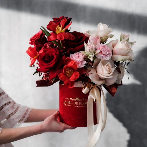 Średnie welurowe pudełko z kompozycją ombre ♥️