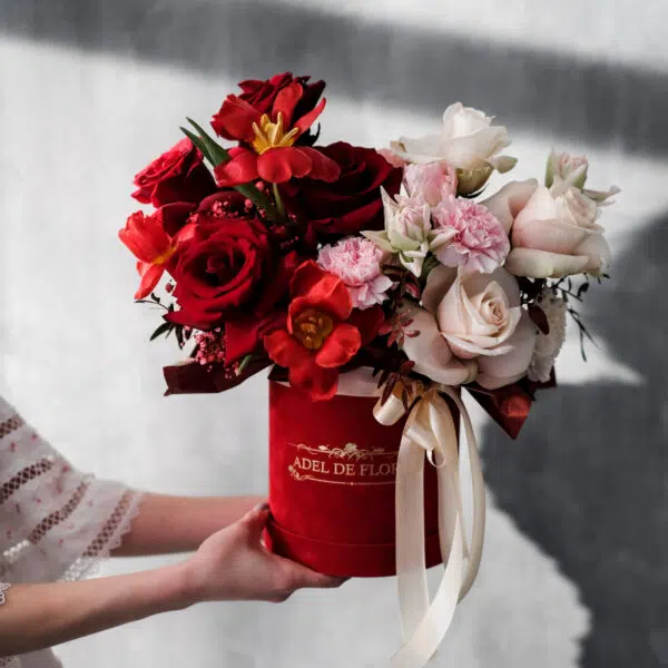 Średnie welurowe pudełko z kompozycją ombre ♥️