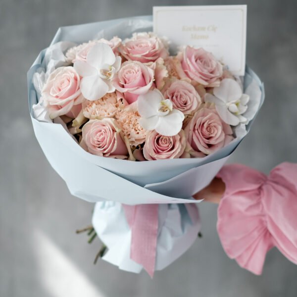 Bukiet z róż, goździków i orchidei