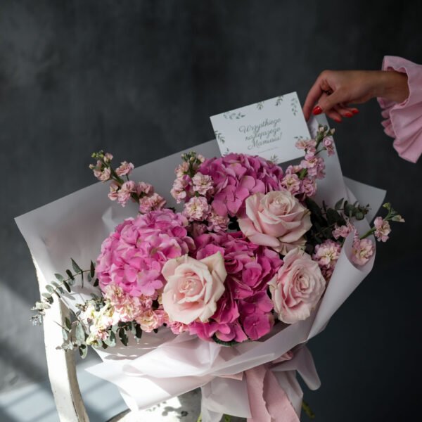 Bukiet z hortensja i lewkoniami