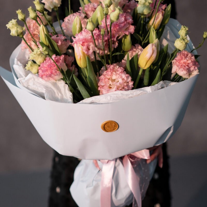 Bukiet z tulipanów i eustomy