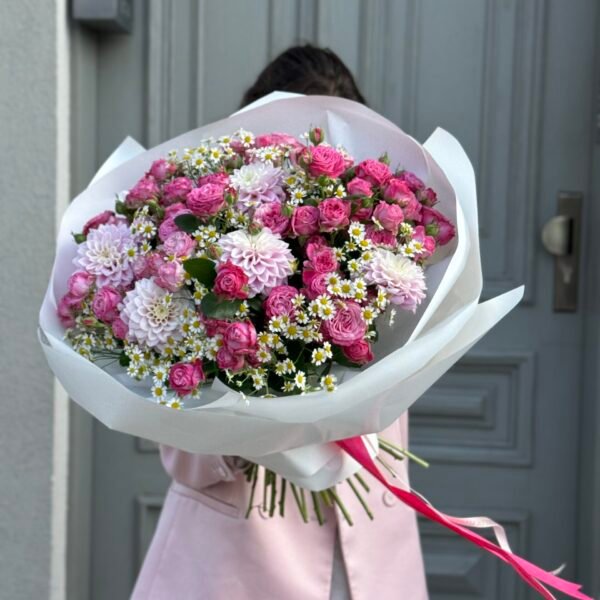 Bukiet z gałązkowych róż i rumianku L