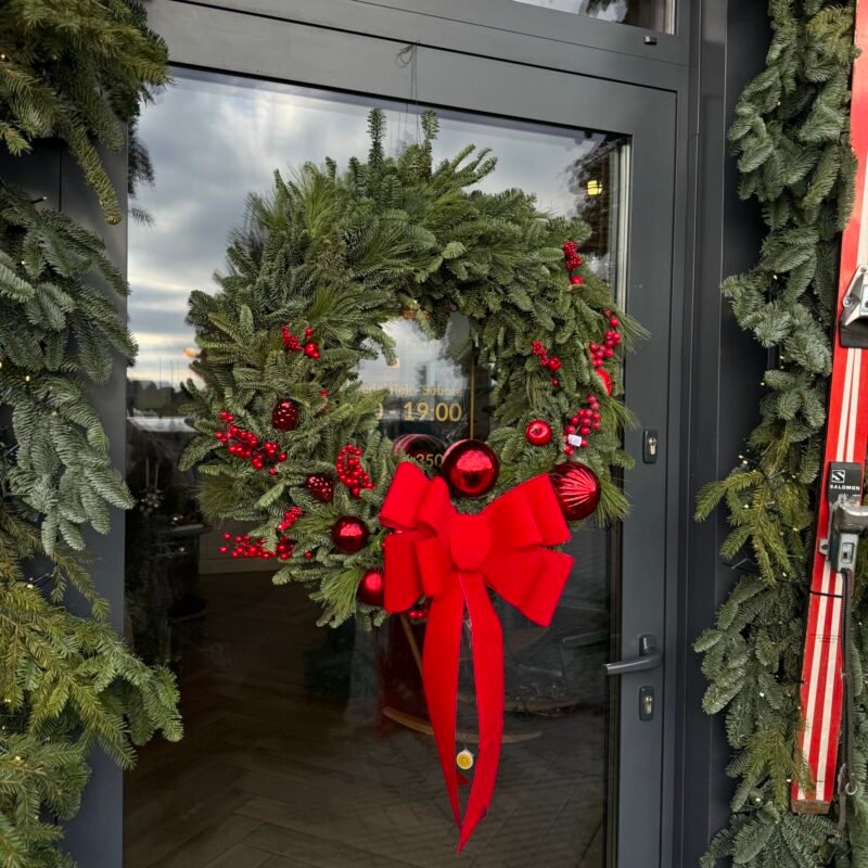 Duży wianek z kokardą