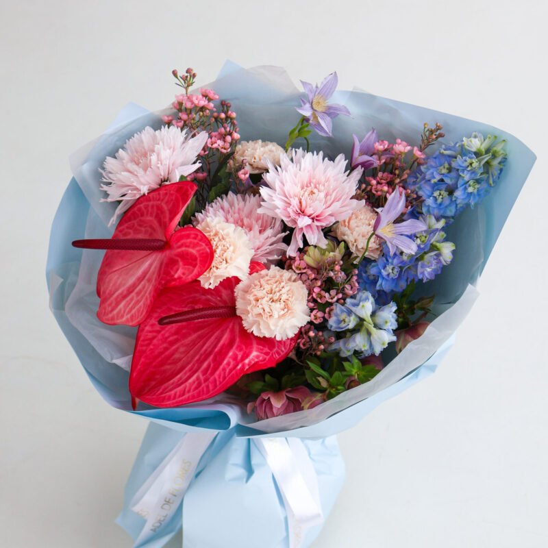 Bukiet z anturium, chryzantem, goździków i klematisów