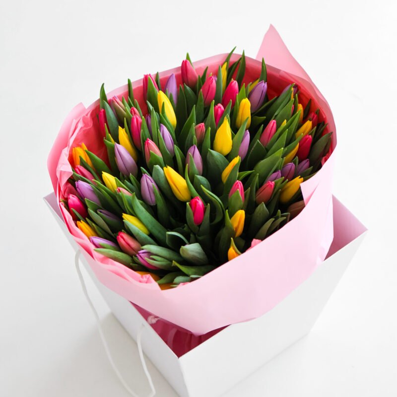 Bukiet z kolorowych tulipanów