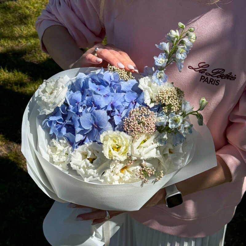 Delikatny bukiet z hortensją i eustomą