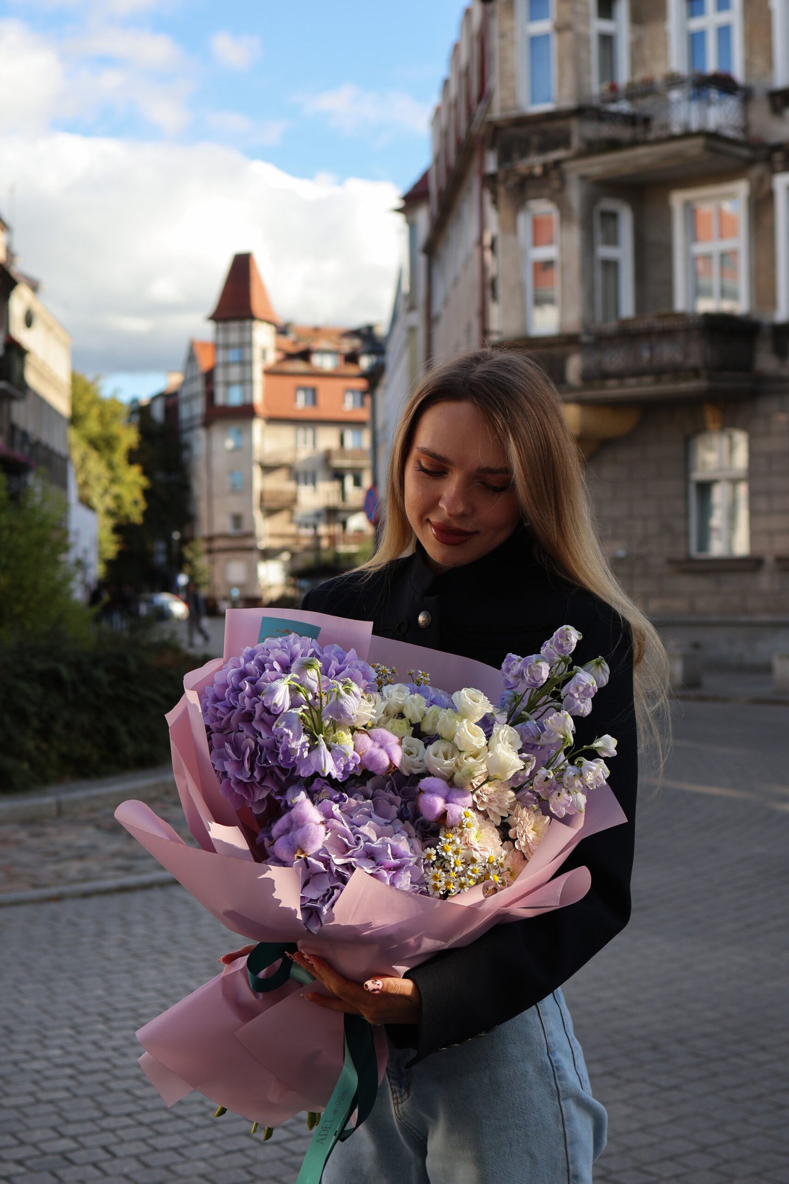 Bukiet z hortensjami, delfinium i eustomą - obrazek 2