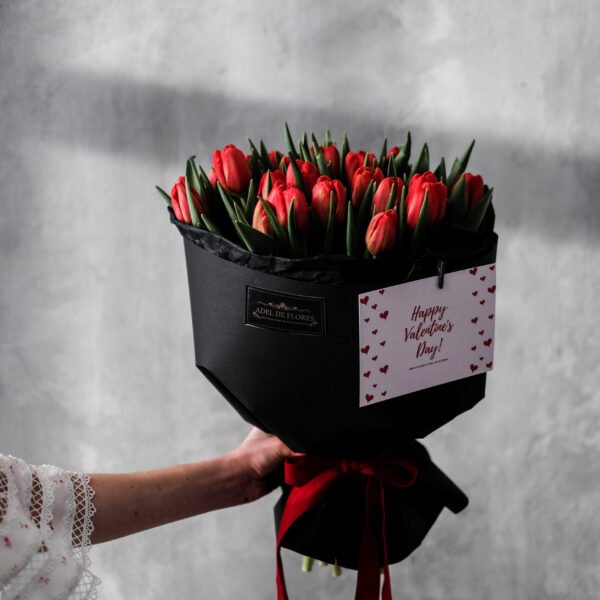 Bukiet czerwonych tulipanów Adel de Flores
