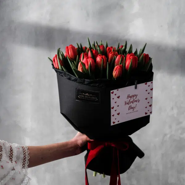 Bukiet czerwonych tulipanów Adel de Flores