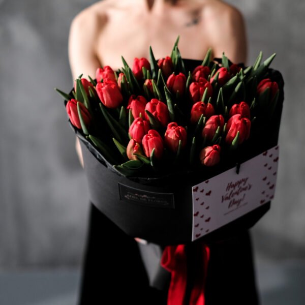 Bukiet czerwonych tulipanów Adel de Flores