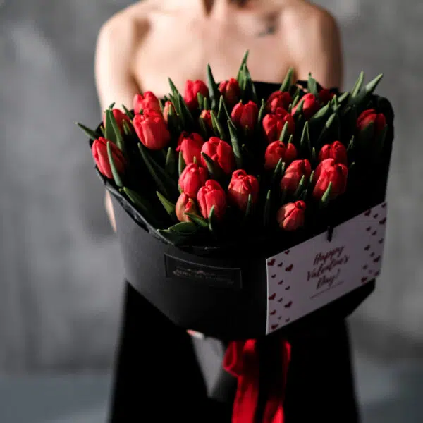 Bukiet czerwonych tulipanów Adel de Flores
