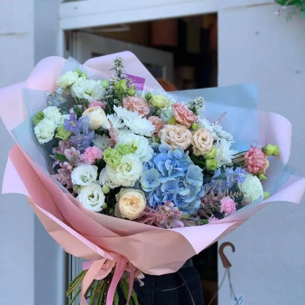 Duży bukiet mieszanych kwiatów