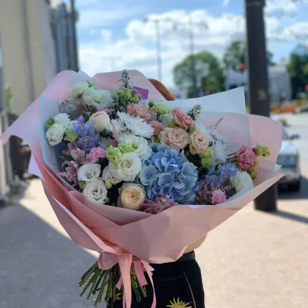 Duży bukiet mieszanych kwiatów