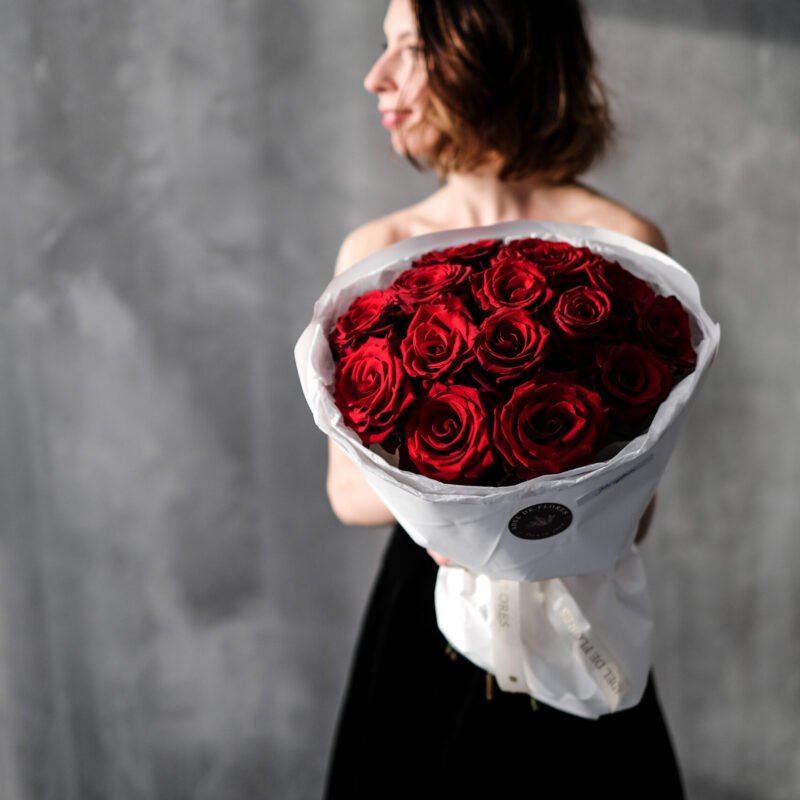 Bukiet z czerwonych róż Adel de Flores