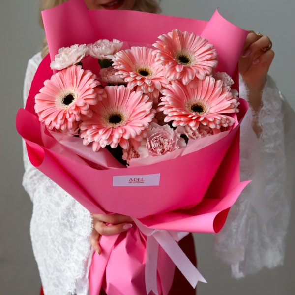 Bukiet z różowych gerber i jasnoróżowych goździków