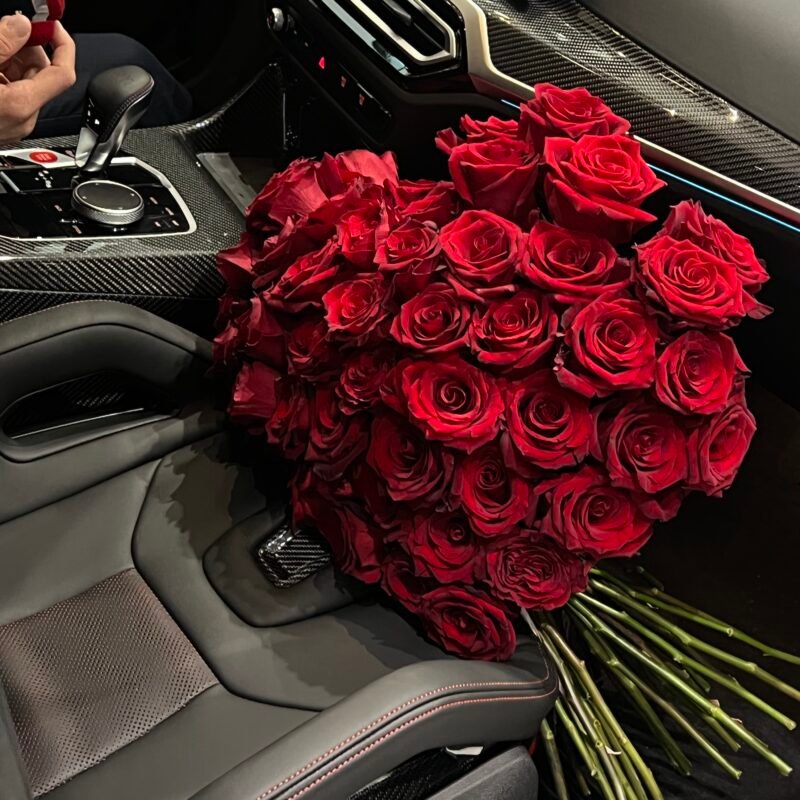 Bukiet z czerwonych róż w kształcie serca Adel del Flores