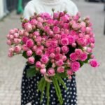 Bukiet z różowych róż gałązkowych — A Thousand Blushes | Adel de Flores