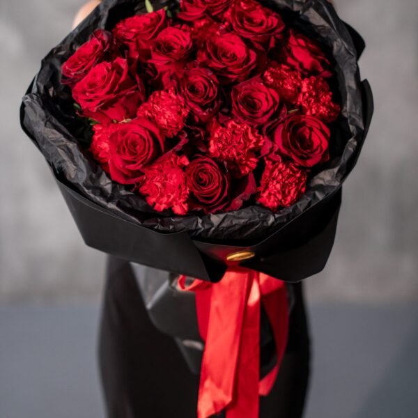 A bouquet of red roses and red carnations — Crimson Noir | Adel de Flores