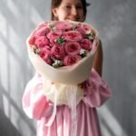 Bukiet z róż piwoniowych Expression i oxypetalum — Pink Rosé Garden | Adel de Flores