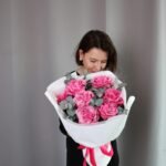 Букет рожевих півоній сорту «Country Blues» — «Pink Velvet Roses» | Adel de Flores