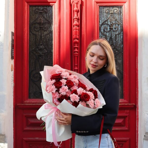 A bouquet of red roses and pink carnations — Ruby Blush Affair | Adel de Flores