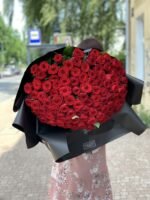 Розкішний букет червоних троянд — Scarlet Dominion | Adel de Flores