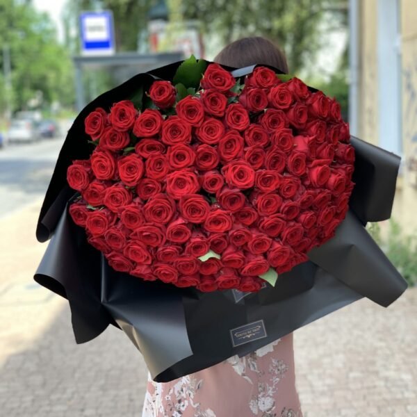 A magnificent bouquet of red roses — Scarlet Dominion | Adel de Flores