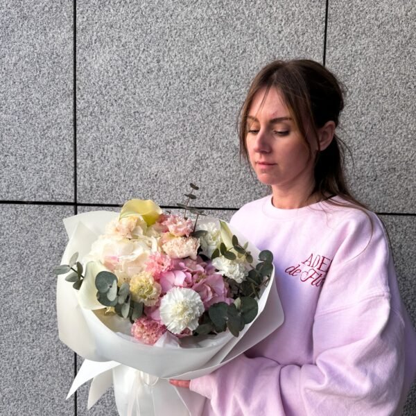 A bouquet of white and pink hydrangeas with calla lilies