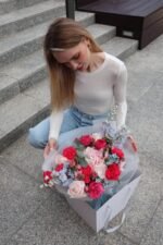 Bukiet z róż ogrodowych, hortensji i tweedii - Зображення 4