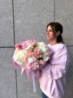 Bukiet z hortensji, orchidei i róż gałązkowych - Image 2