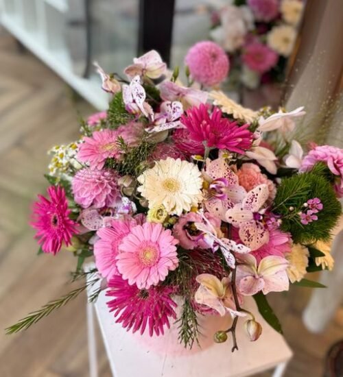 Flowerbox z różami, goździkami i chryzantemami