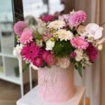 Flowerbox z orchideą, gerberami i daliami — Orchid Rhapsody | Adel de Flores