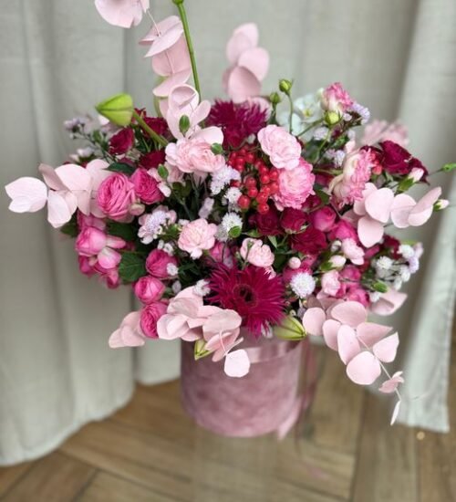 Flowerbox z różami gałązkowymi, liliami i storczykami