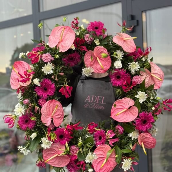 Funeral wreath with pink anthuriums — Adel de Flores