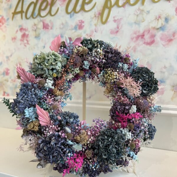 A funeral wreath made of dried flowers — Adel de Flores